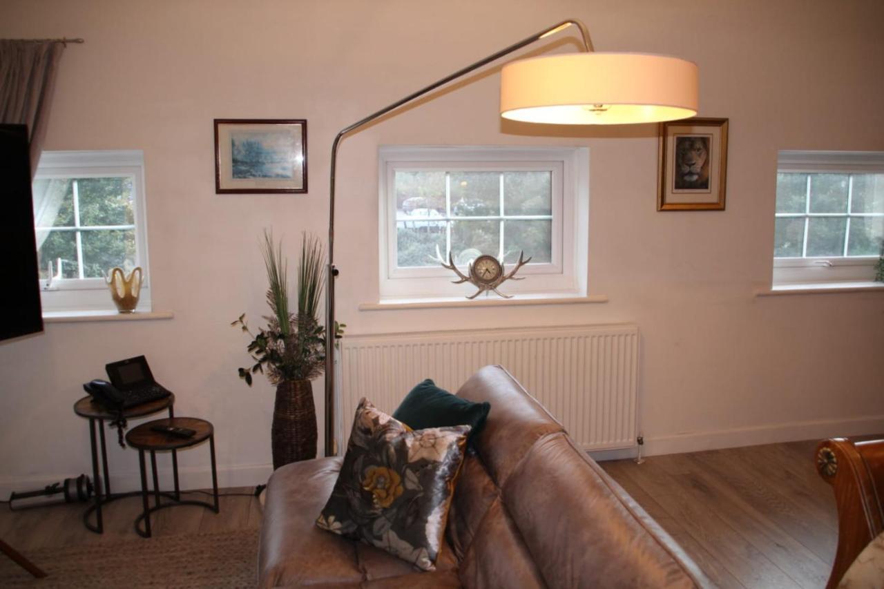 House 1905 - Self Catering Serviced Apartment Tidworth ภายนอก รูปภาพ