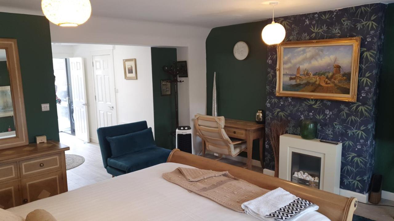 House 1905 - Self Catering Serviced Apartment Tidworth ภายนอก รูปภาพ