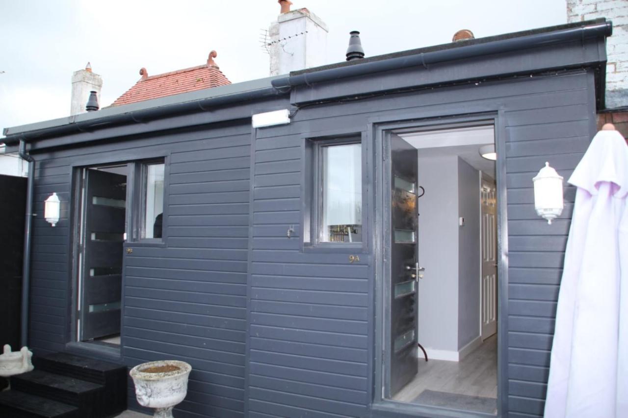 House 1905 - Self Catering Serviced Apartment Tidworth ภายนอก รูปภาพ
