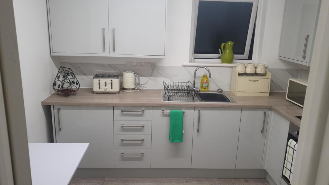House 1905 - Self Catering Serviced Apartment Tidworth ภายนอก รูปภาพ