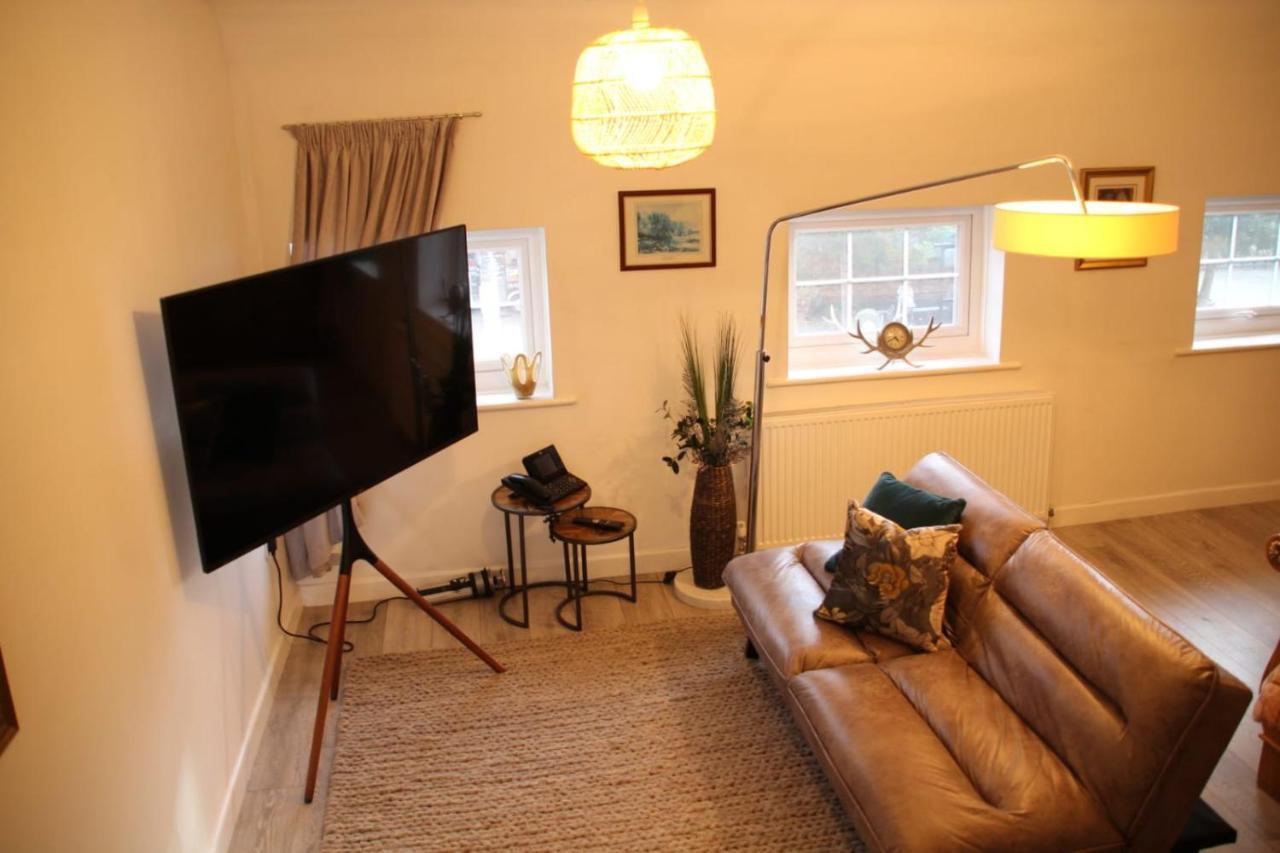 House 1905 - Self Catering Serviced Apartment Tidworth ภายนอก รูปภาพ