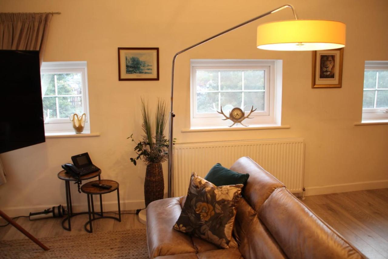 House 1905 - Self Catering Serviced Apartment Tidworth ภายนอก รูปภาพ
