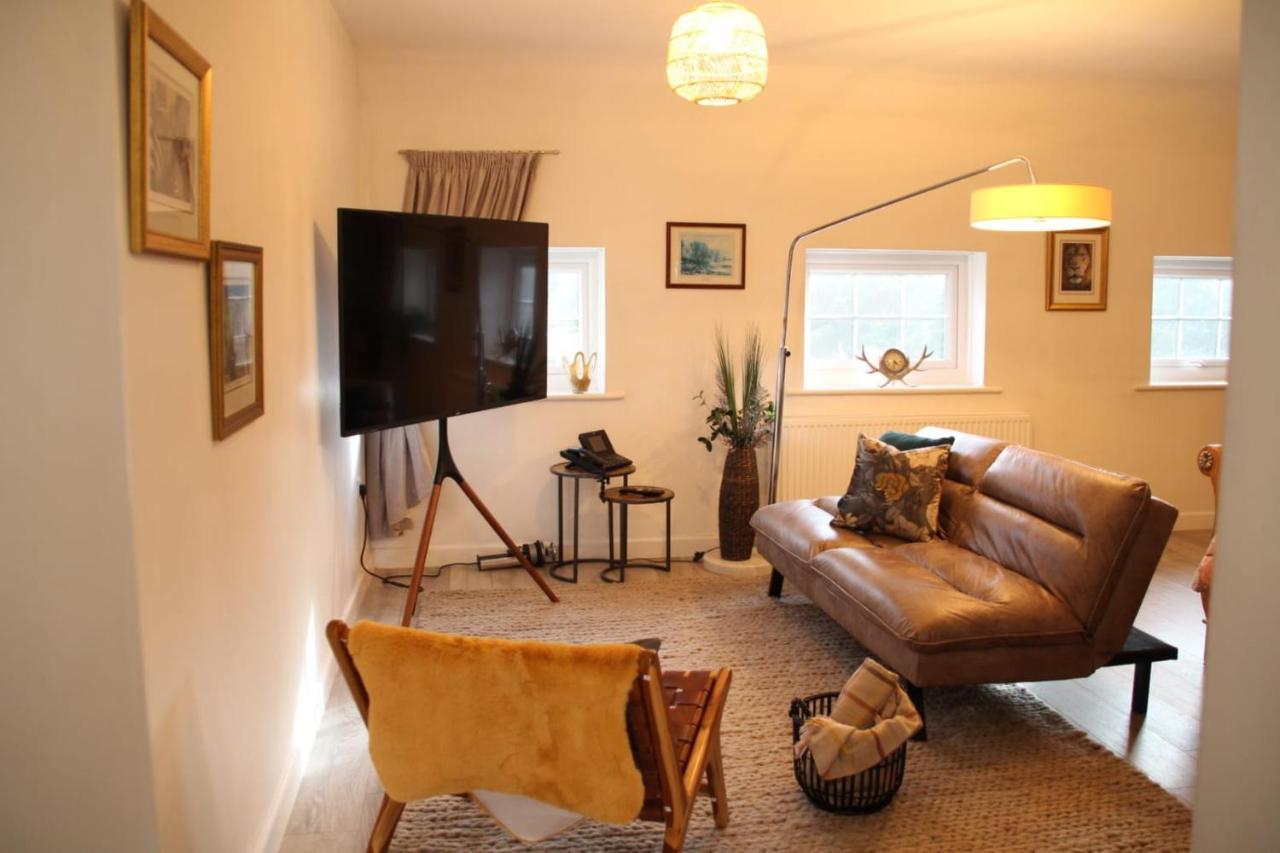 House 1905 - Self Catering Serviced Apartment Tidworth ภายนอก รูปภาพ