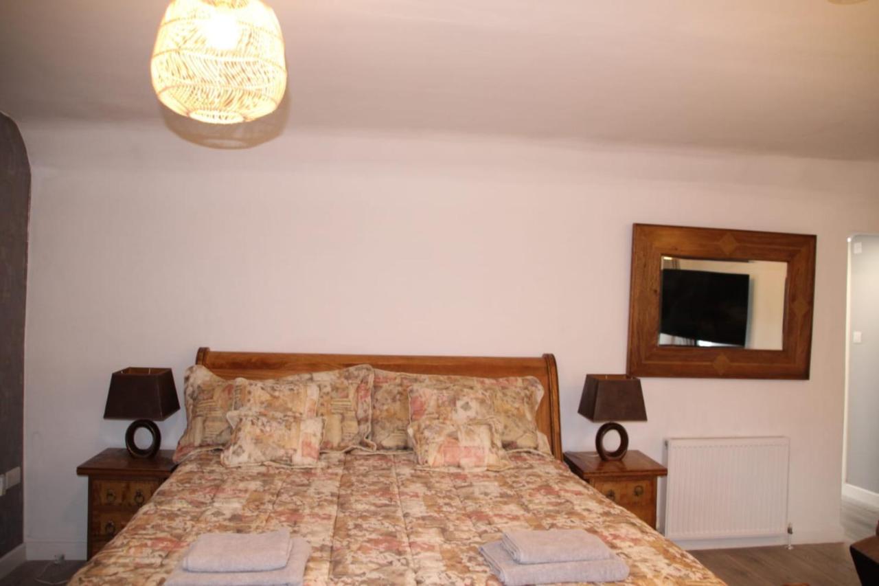 House 1905 - Self Catering Serviced Apartment Tidworth ภายนอก รูปภาพ