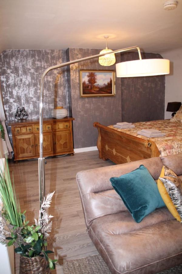 House 1905 - Self Catering Serviced Apartment Tidworth ภายนอก รูปภาพ