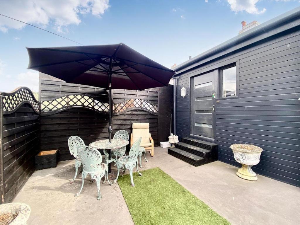 House 1905 - Self Catering Serviced Apartment Tidworth ภายนอก รูปภาพ