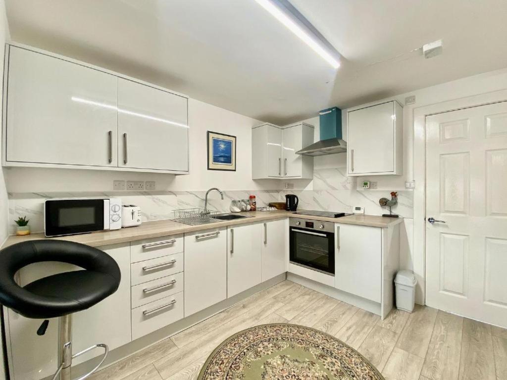 House 1905 - Self Catering Serviced Apartment Tidworth ภายนอก รูปภาพ