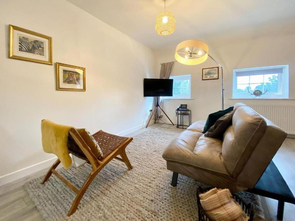 House 1905 - Self Catering Serviced Apartment Tidworth ภายนอก รูปภาพ